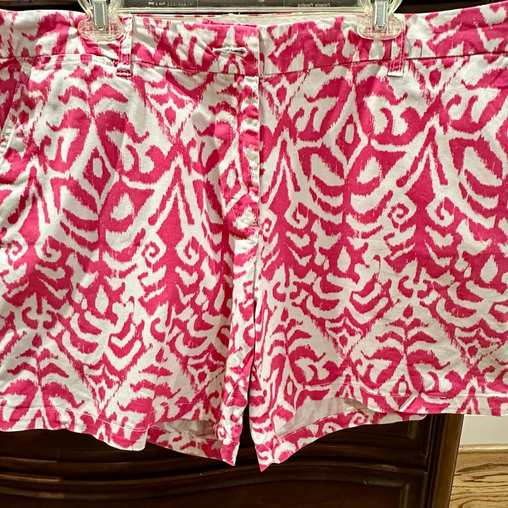 crown & ivy Pink and White Patterned Women Shorts